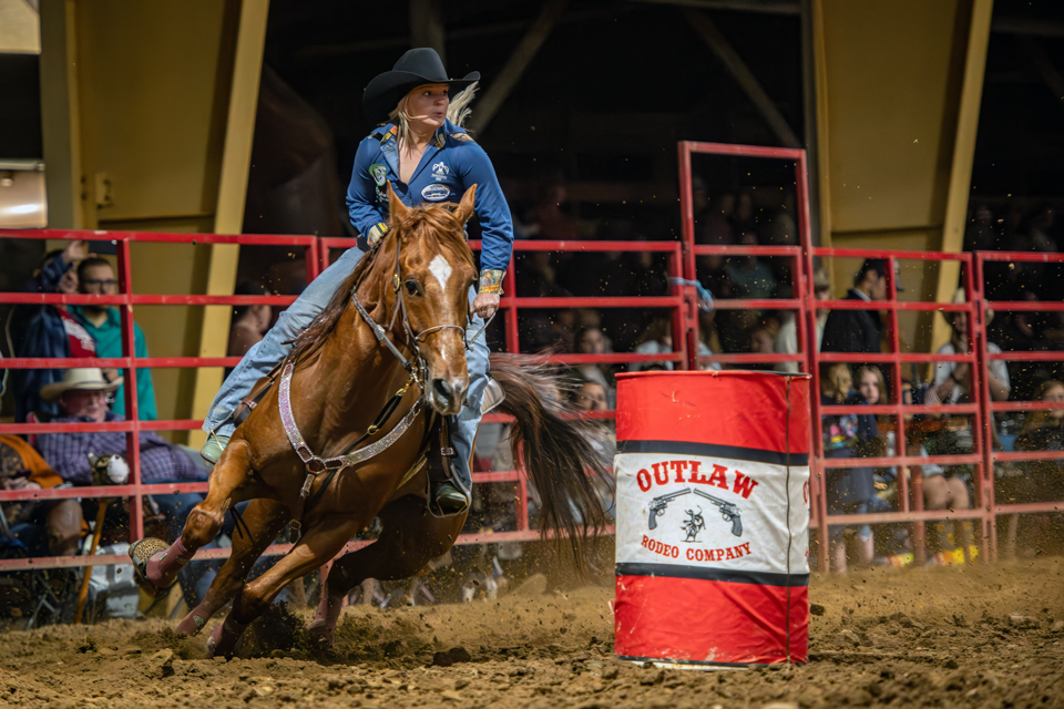 Walthour rounding the Outlaw Rodeo Company barrel under the covered arena